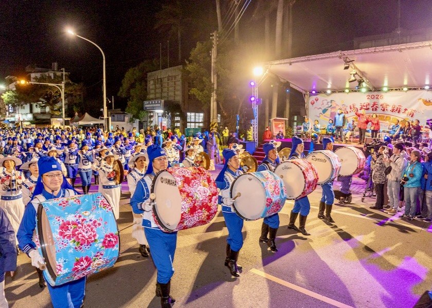 Image for article Hsinchu, Taiwan: Falun Dafa vítán během festivalu Hakka
