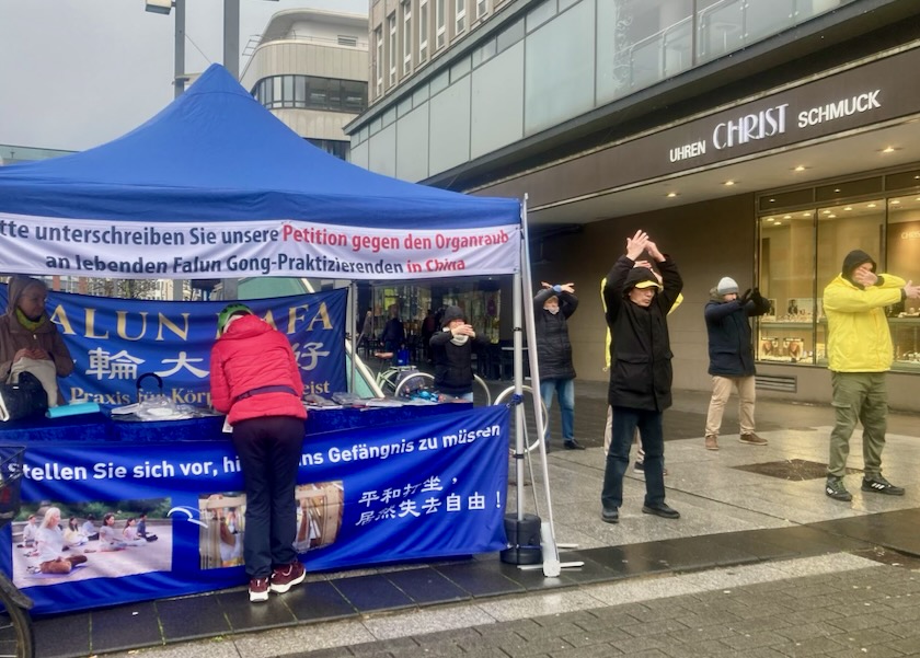 Image for article Obyvatelé vyjadřují podporu Falun Dafa během akce v německém Bochumu