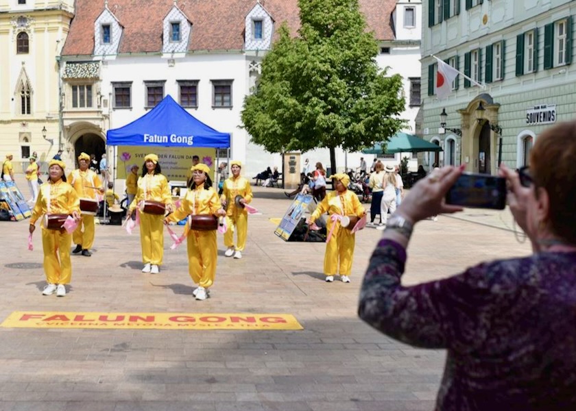 Image for article Slovensko: Oslavy Světového dne Falun Dafa v Bratislavě