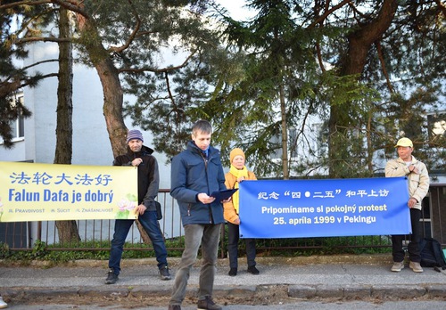 Image for article Apel z 25. dubna je inspirací: Slovenští praktikující Falun Dafa si připomněli pokojný protest z roku 1999