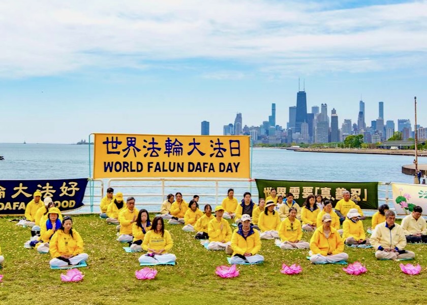 Image for article Chicago: Pravdivost, Soucit a Snášenlivost rezonují s kolemjdoucími při oslavě Světového dne Falun Dafa