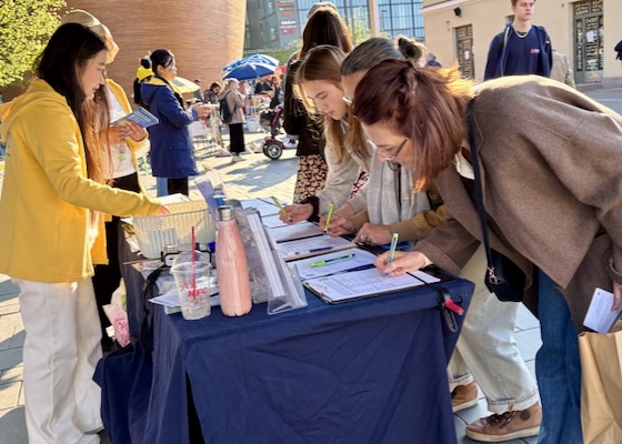 Image for article Finsko: Falun Dafa vřele přivítán na festivalu World Village