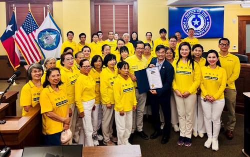 Image for article Houston: Volení představitelé vzdali hold Světovému dni Falun Dafa