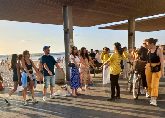 Image for article Izrael: Praktikující oslavili Světový den Falun Dafa na promenádě v Tel Avivu