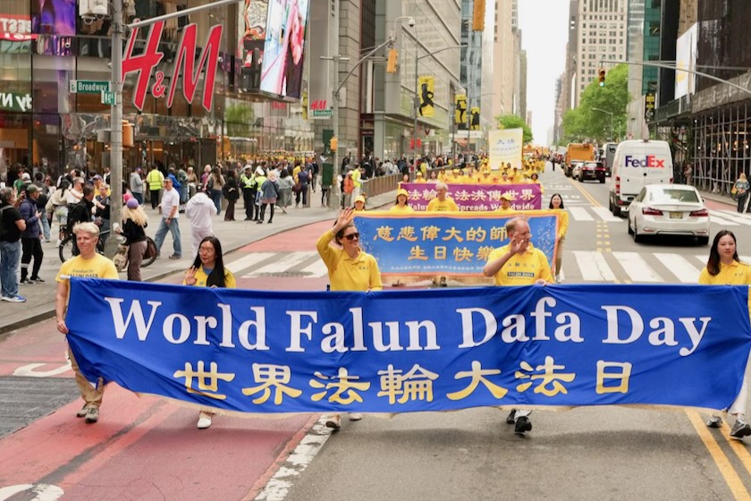 Image for article Manhattan v New Yorku: Lidé chválí velkolepý průvod a principy Falun Dafa Pravdivost-Soucit-Snášenlivost