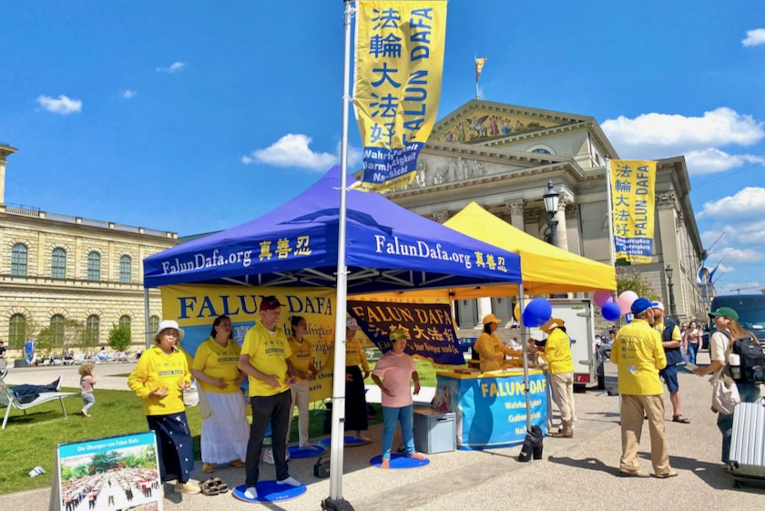 Image for article Německo: Lidé byli v Mnichově nadšeni akcí ke Světovému dni Falun Dafa