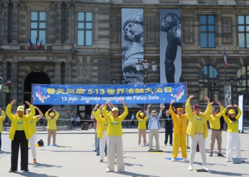 Image for article Praktikující v Paříži oslavili Světový den Falun Dafa a vyjádřili vděčnost Mistru Li