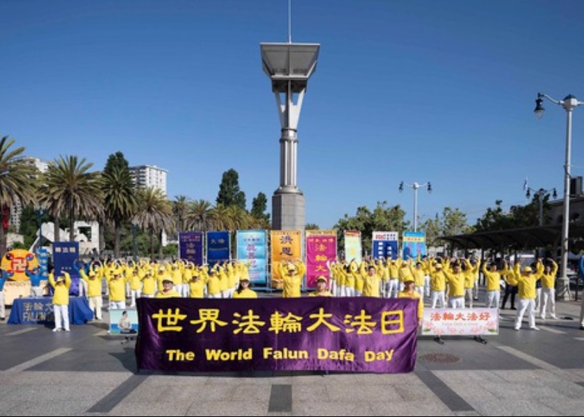 Image for article Japonsko: Turisté v Tokiu během oslav Světového dne Falun Dafa chválili principy Falun Dafa