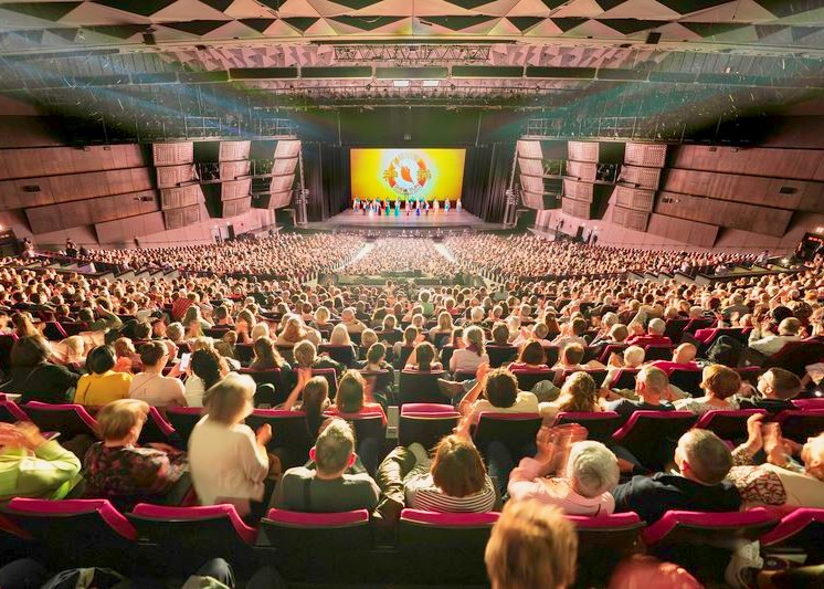 Image for article Světové publikum souzní s hodnotami, které přináší Shen Yun: „Krásné a čisté poselství“
