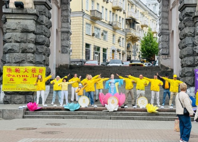 Image for article Ukrajinští praktikující oslavili Světový den Falun Dafa v Kyjevě