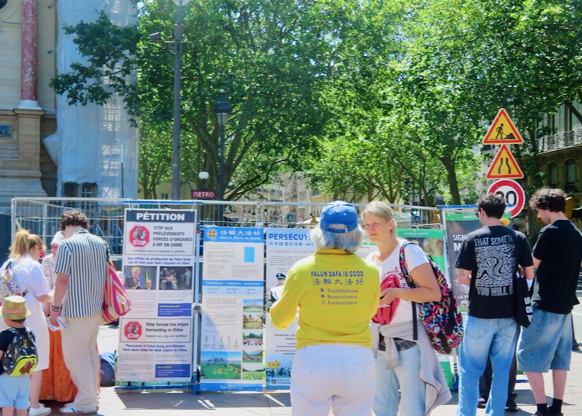 Image for article Francie: Lidé v Paříži odsuzují pronásledování a ztotožňují se s hodnotami Falun Dafa