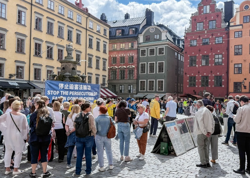Image for article Praktikující během oslav švédského státního svátku seznamovali veřejnost s Falun Dafa