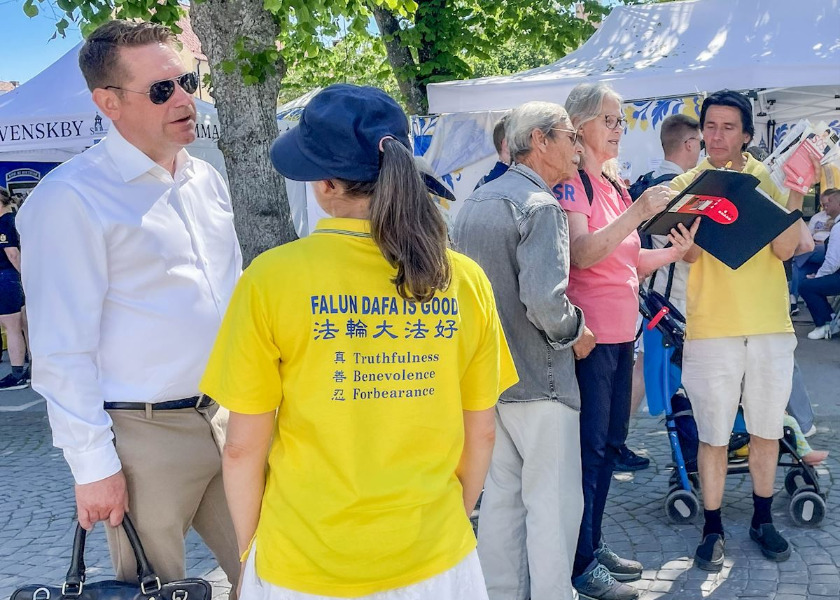 Image for article Visby, Švédsko: Praktikující Falun Gongu získali podporu během týdne Almedalen