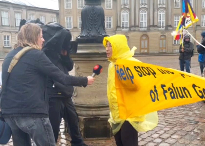 Image for article Severní Evropa: Návštěvu čínského ministra zahraničí provázely pokojné protesty