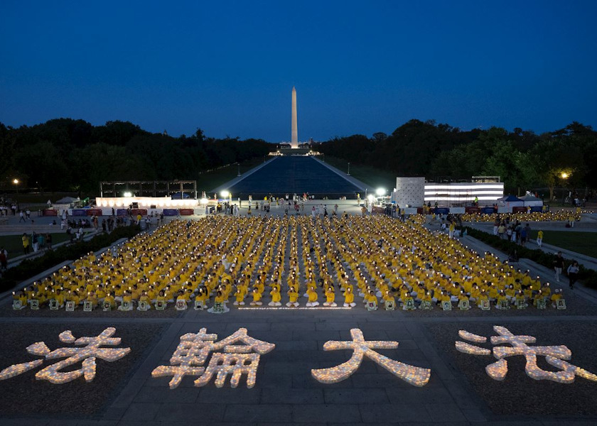 Image for article Washington, D.C.: Svíčková vigilie u Lincolnova památníku protestuje proti brutalitě čínského komunistického režimu