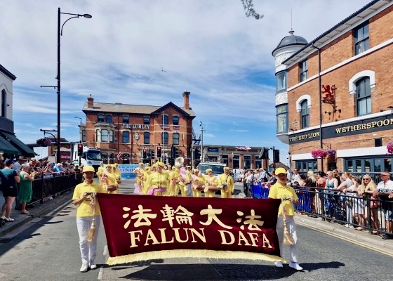 Image for article Skegness, Velká Británie: Skupina Falun Dafa získala ocenění na Beach Fest 2026