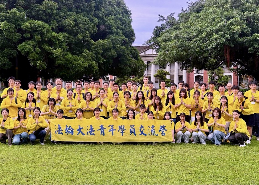 Image for article Tainan na Taiwanu: Mladí praktikující se během letního tábora vzájemně povzbuzovali