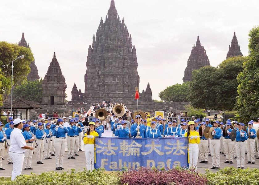 Image for article Yogyakarta, Indonésie: Praktikující Falun Dafa se zapojili do oslav Dne nezávislosti