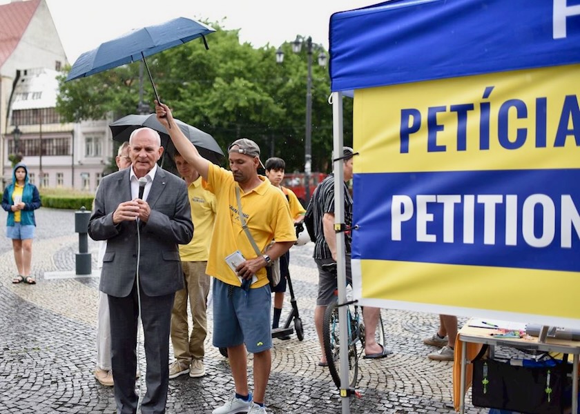 Image for article Bratislava, Slovensko: Volení představitelé na informační akci odsoudili pronásledování ze strany KS Číny