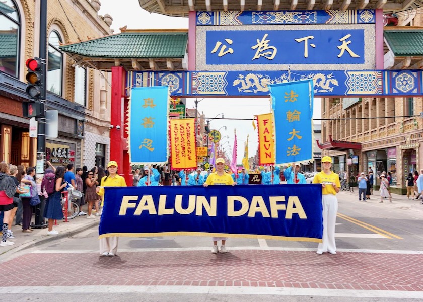 Image for article Chicago, Illinois: Velký průvod v čínské čtvrti představuje Falun Dafa a vyzývá KS Číny k ukončení pronásledování