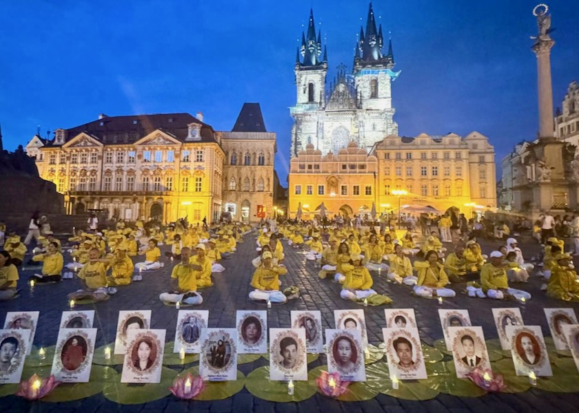 Image for article Česká republika: Lidé v Praze odsuzují pronásledování Falun Gongu ze strany KS Číny