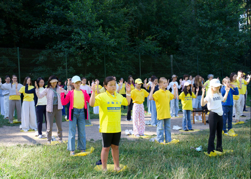 Image for article Meschede-Eversberg, Německo: Účastníci vzpomínají na své výjimečné zážitky z letního tábora Minghui