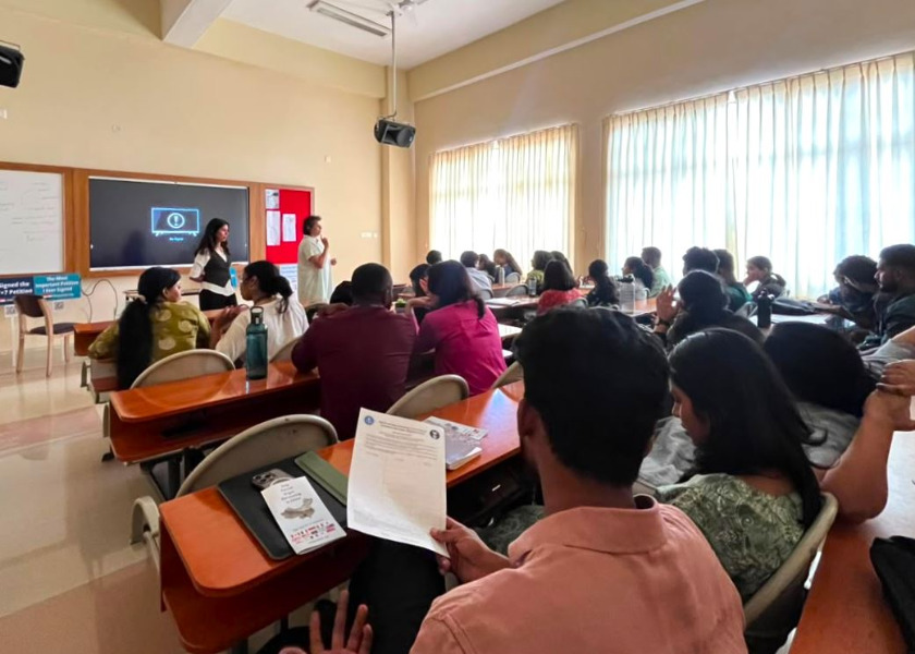 Image for article Indie: Univerzitní studenti se dozvídají o pronásledování Falun Dafa a násilných odběrech orgánů v Číně