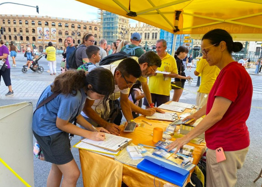 Image for article Valencie, Španělsko: Veřejnost podporuje ukončení pronásledování Falun Dafa v Číně