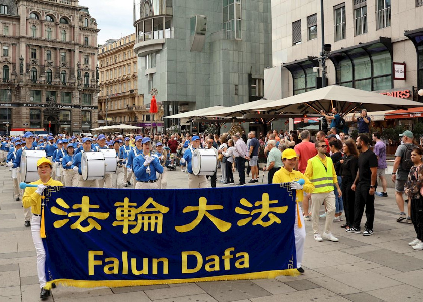 Image for article Veřejná podpora Falun Dafa ve Vídni