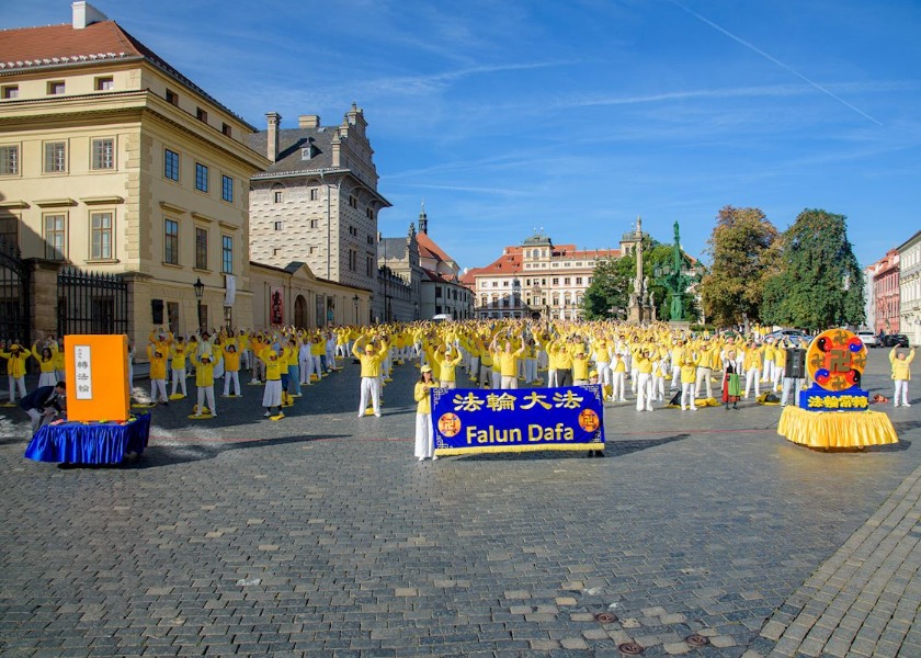 Image for article Praktikující získali při akcích v Praze podporu veřejnosti