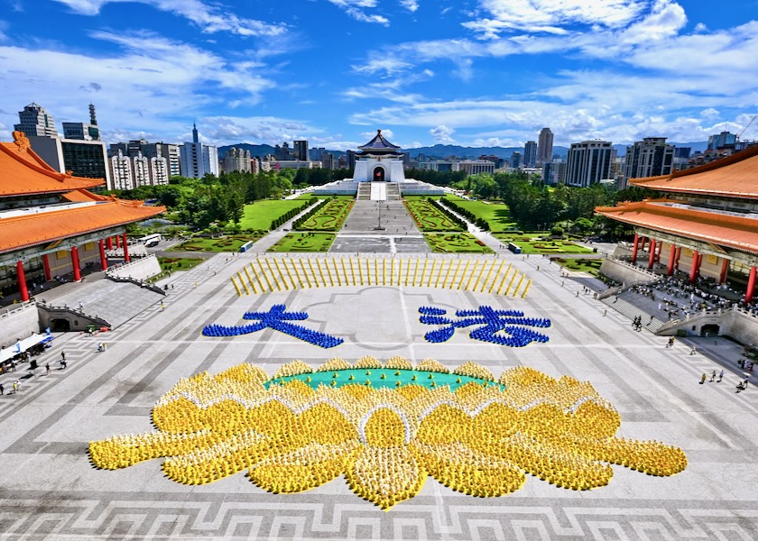 Image for article Taiwan: 4 600 praktikujících vytvořilo na náměstí Svobody v Taipei obří lotosový květ