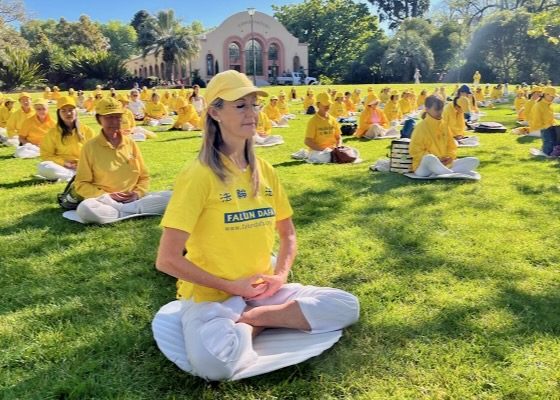 Image for article Praktikující Falun Dafa v Austrálii společně ráno cvičili a podělili se o své kultivační příběhy