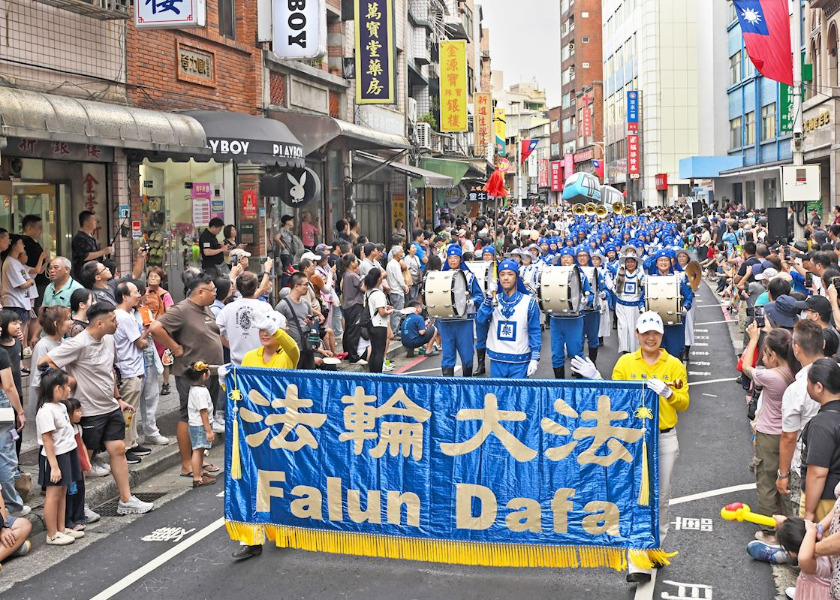 Image for article Taiwan: Praktikující Falun Dafa vystoupili v průvodu uměleckého karnevalu v Tamsui