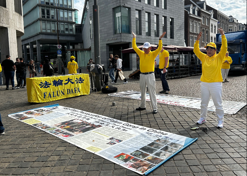 Image for article Nizozemsko: Lidé podporují Falun Dafa a podepisují petici proti pronásledování čínským režimem