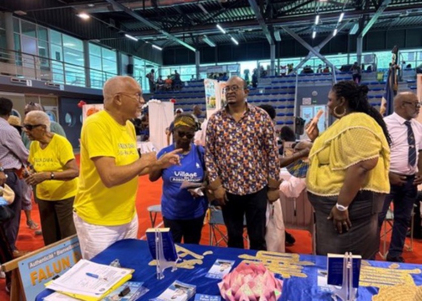 Image for article Obyvatelé Karibiku se seznamují s Falun Dafa na přehlídkách spolků ve francouzském Guadeloupu